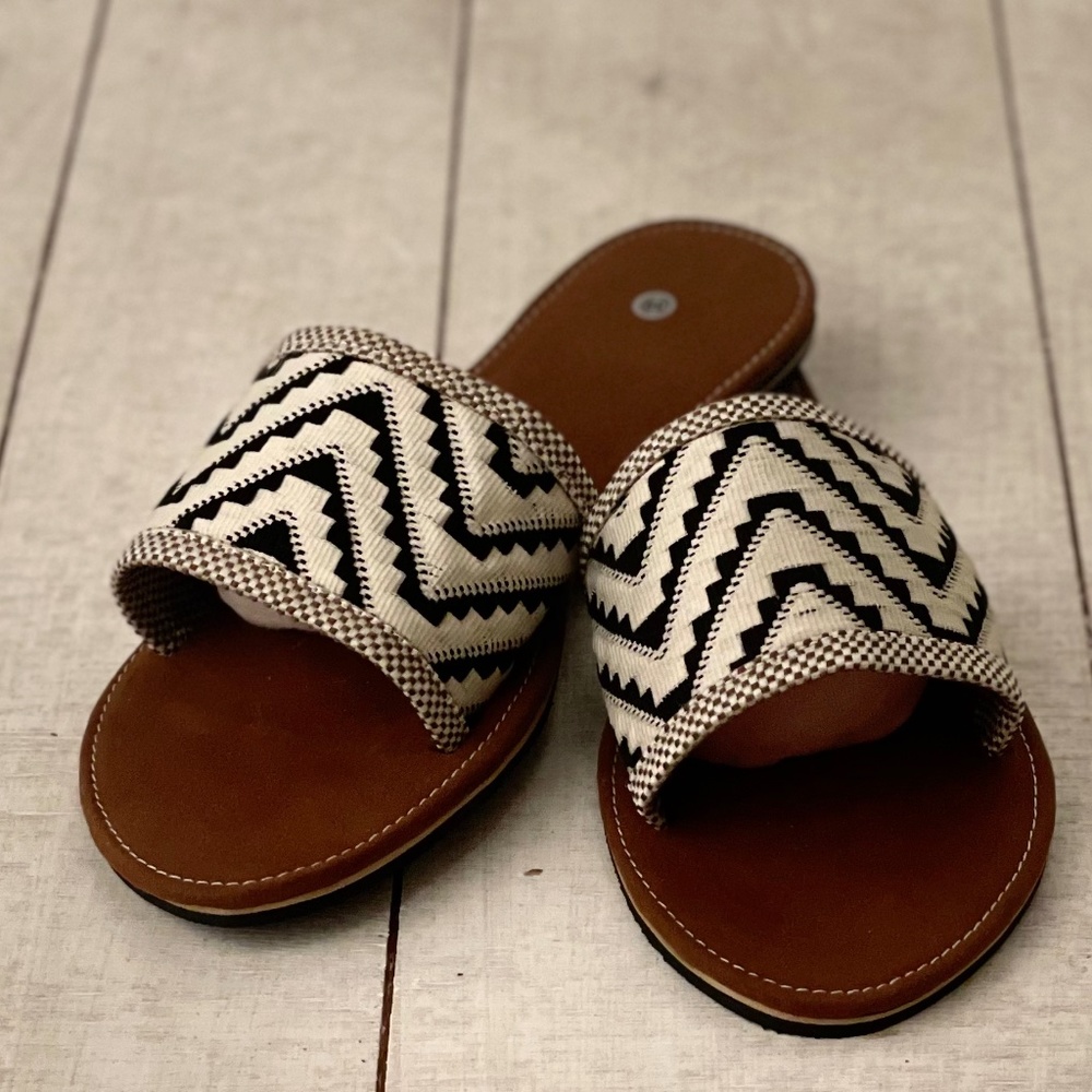 Handmade Straw Slide Sandals Open Toe Mule Black and Natural Woven. Size 39